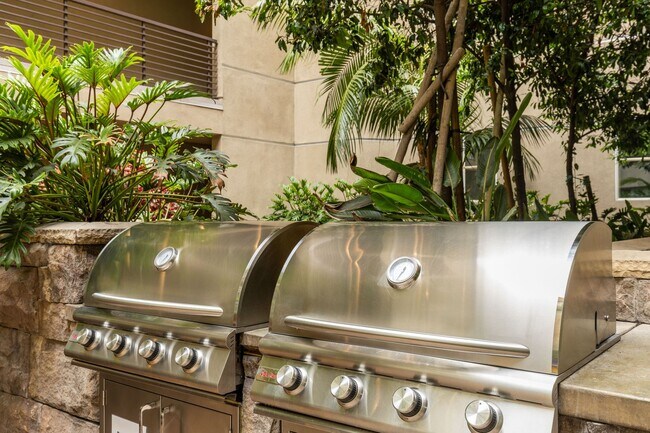 Building Photo - 2 Bed/2 Bath Condo available at Union Square!