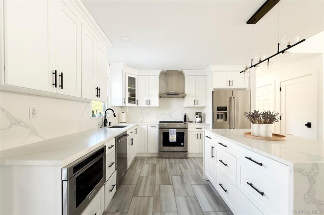 Building Photo - 121 Ponquogue Ave