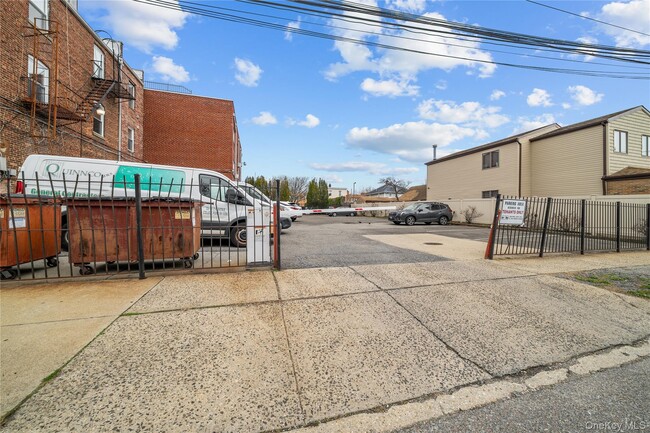 Building Photo - 402 Jericho Tpke