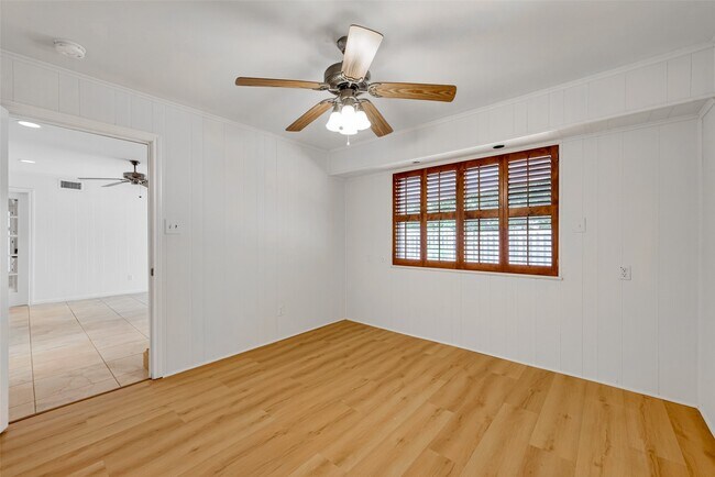 Building Photo - 6222 Creekbend Dr