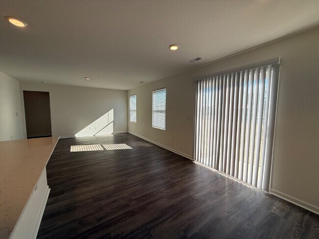 Building Photo - 112 Vulcan St