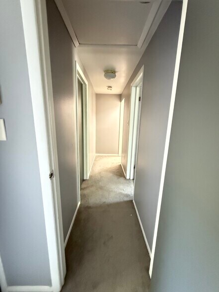 Building Photo - 7 Ledgeland Dr