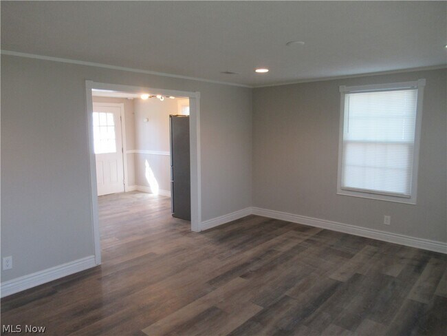 Building Photo - 9295 Dorothy Dr