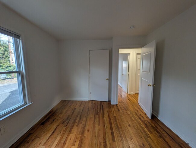 Building Photo - 511 Sewall Ave