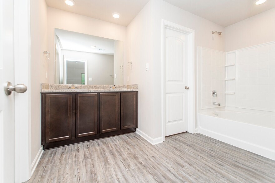 Building Photo - 18176 Fox Hollow Loop