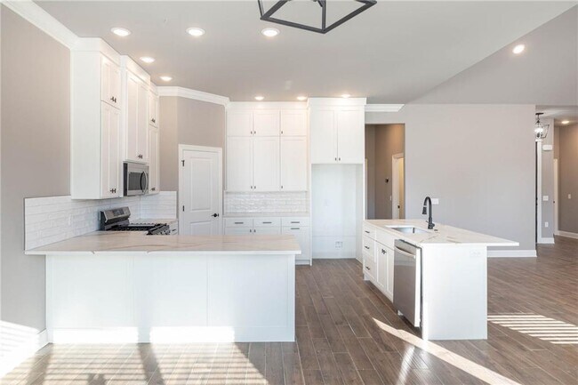 Building Photo - 5653 Poppy Ave