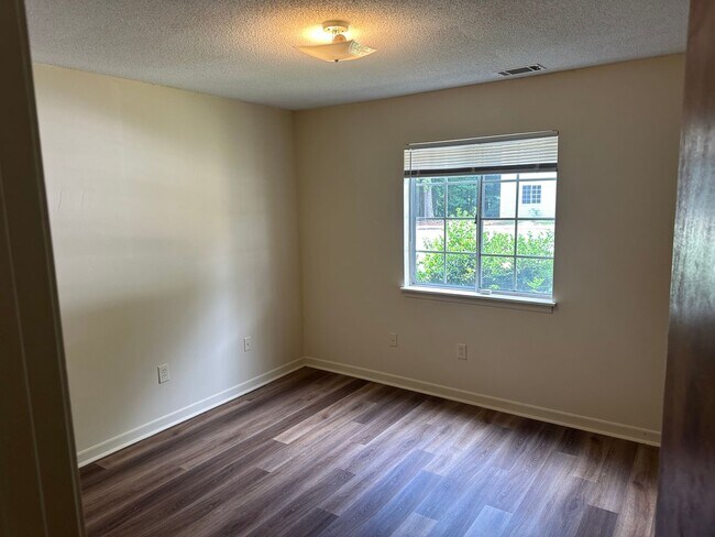 Building Photo - #14 Greenbriar