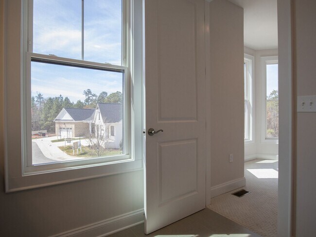 Building Photo - Walkable Short Pump Living with a Huge Private Deck