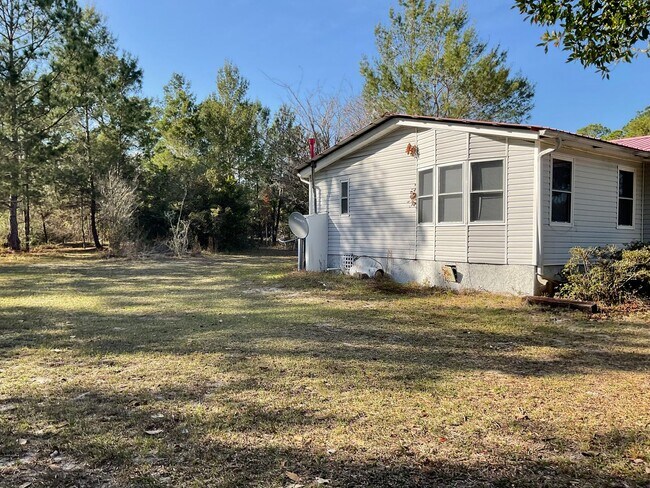 Building Photo - Amazing semi private secluded property