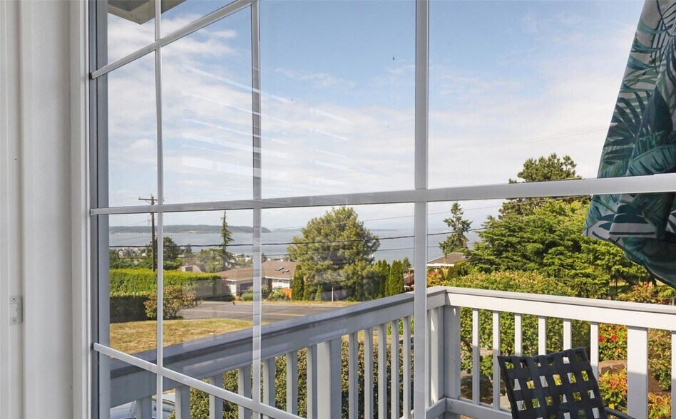 Building Photo - 1486 SE Camano Dr