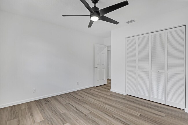 Building Photo - 935 Honeytree Ln