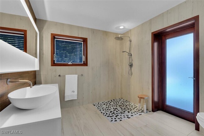 Building Photo - 795 18th Ave S