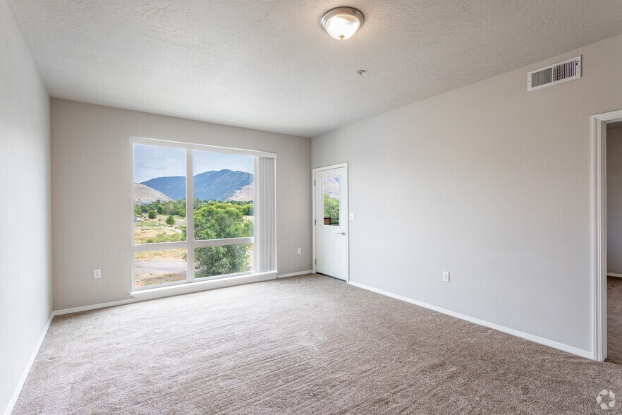 2BR, 1BA - 849 SF - Ashlyn Place Apartments