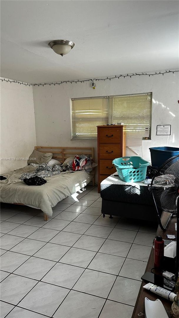 Building Photo - 4548 SW 33rd Ave