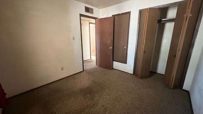 Building Photo - 307 Terry Dr