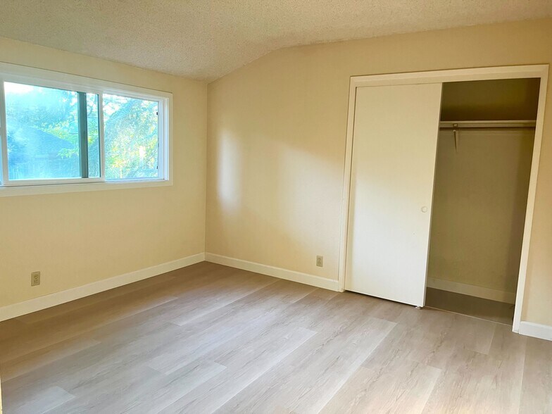 Bathroom 1 - 10473 Lockwood Dr