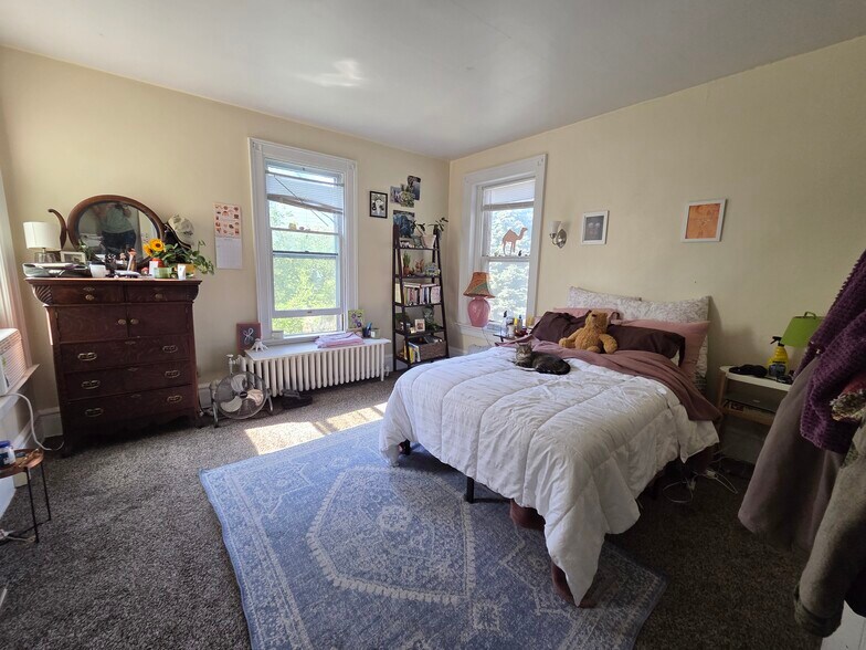 Building Photo - 165 W Broadway St