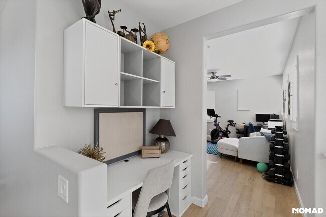 Building Photo - 4060 S Thistle Dr