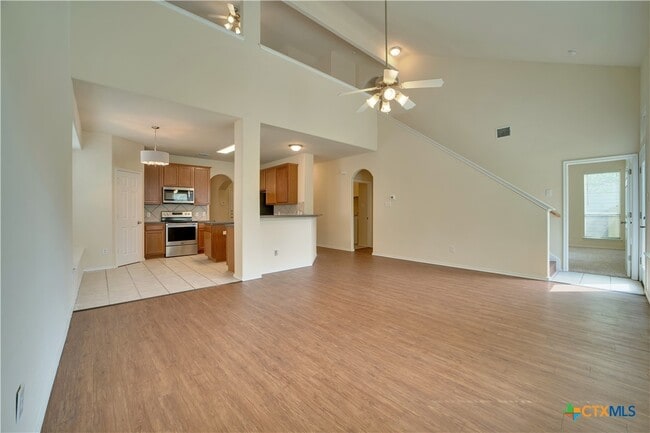 Building Photo - 121 Park Ln