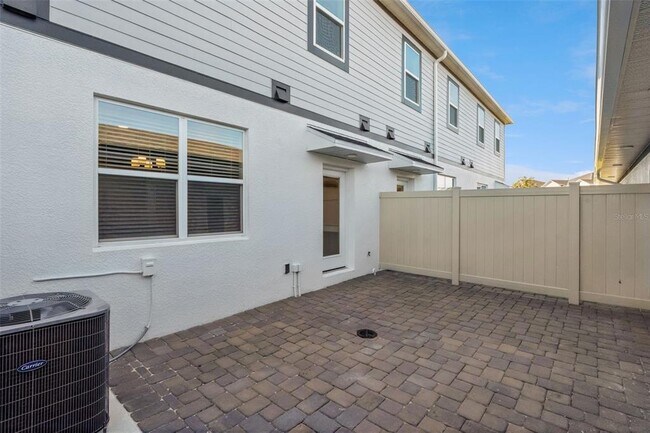 Building Photo - 510 Lady Palm St