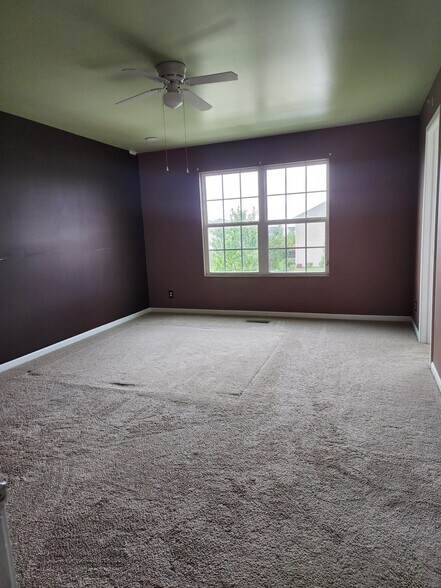Building Photo - 1157 Goldfinch Ave