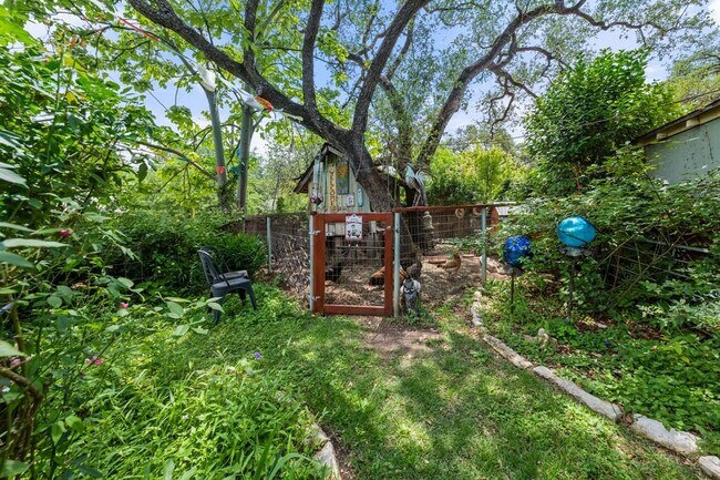 Building Photo - 221 Park Ln
