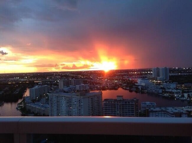 Building Photo - 1945 S Ocean Dr