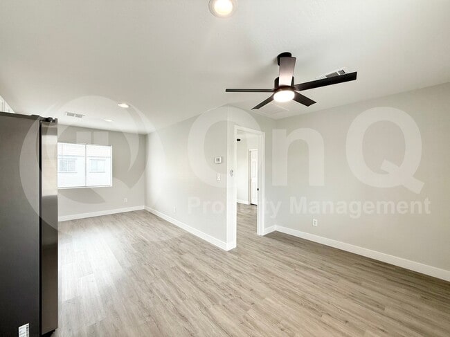 Building Photo - 2153 W Morten Ave