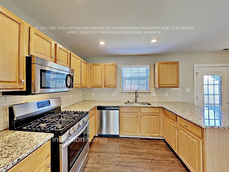 Building Photo - 10441 Pickerel Ln