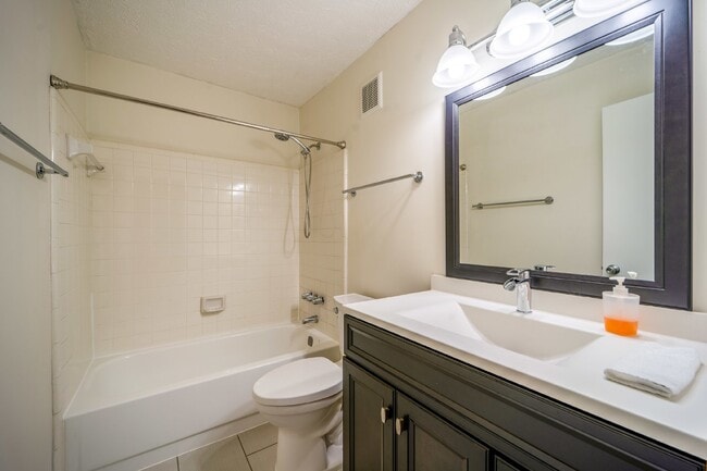 Building Photo - Updated two-bedroom, two-bathroom condo in...