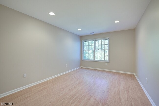 Building Photo - 612 Kensington Ln