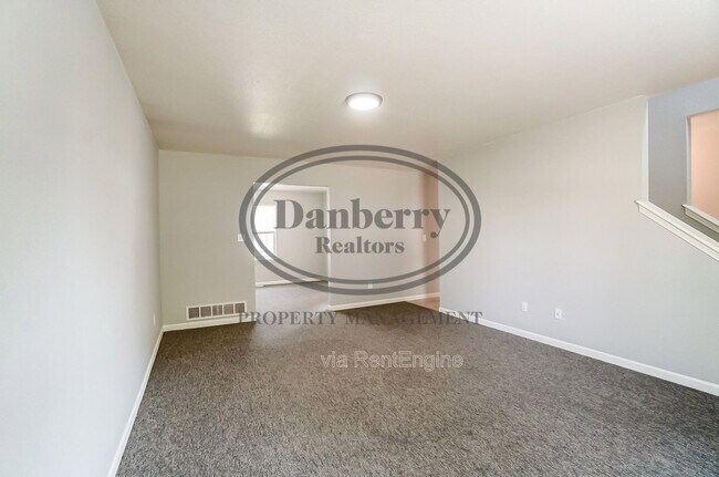 Building Photo - 3704 Willow Run Dr