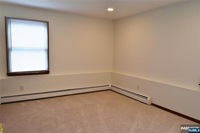 Building Photo - 28 Elmhurst St