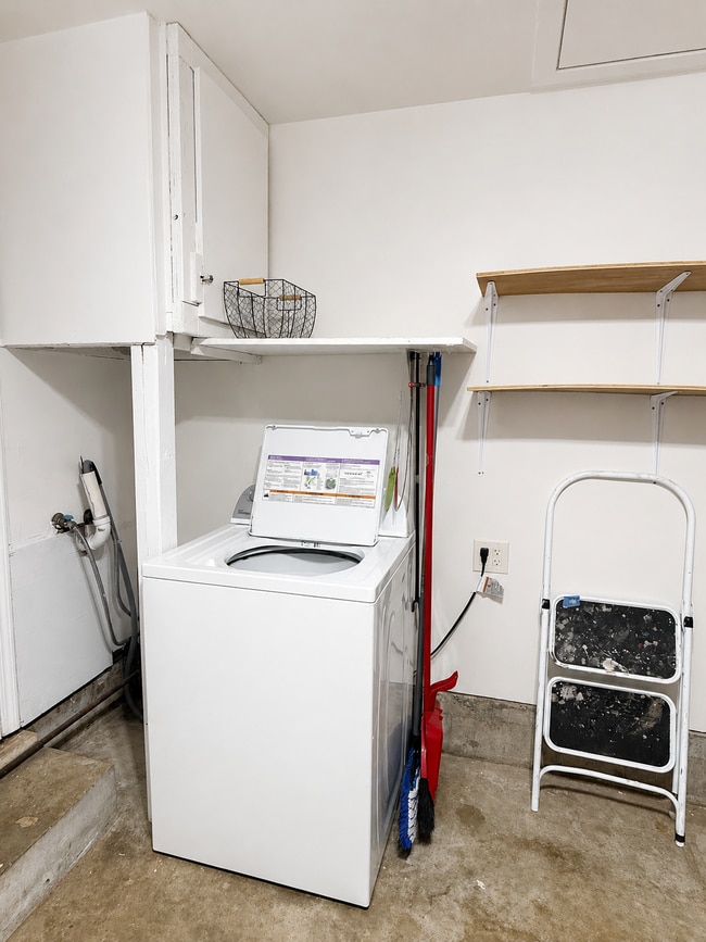 Building Photo - Charming 2 Bed 1 Bath