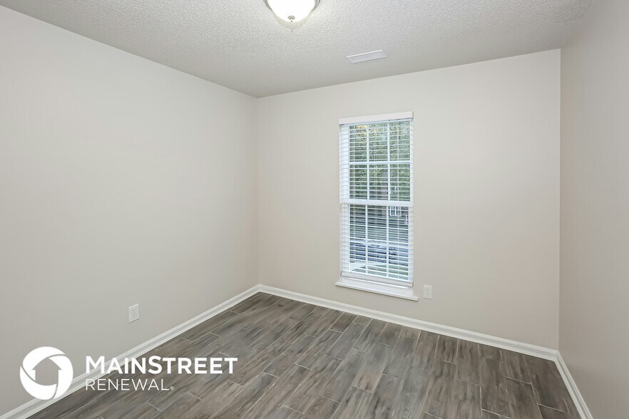 Building Photo - 3330 Crescent Knoll Dr