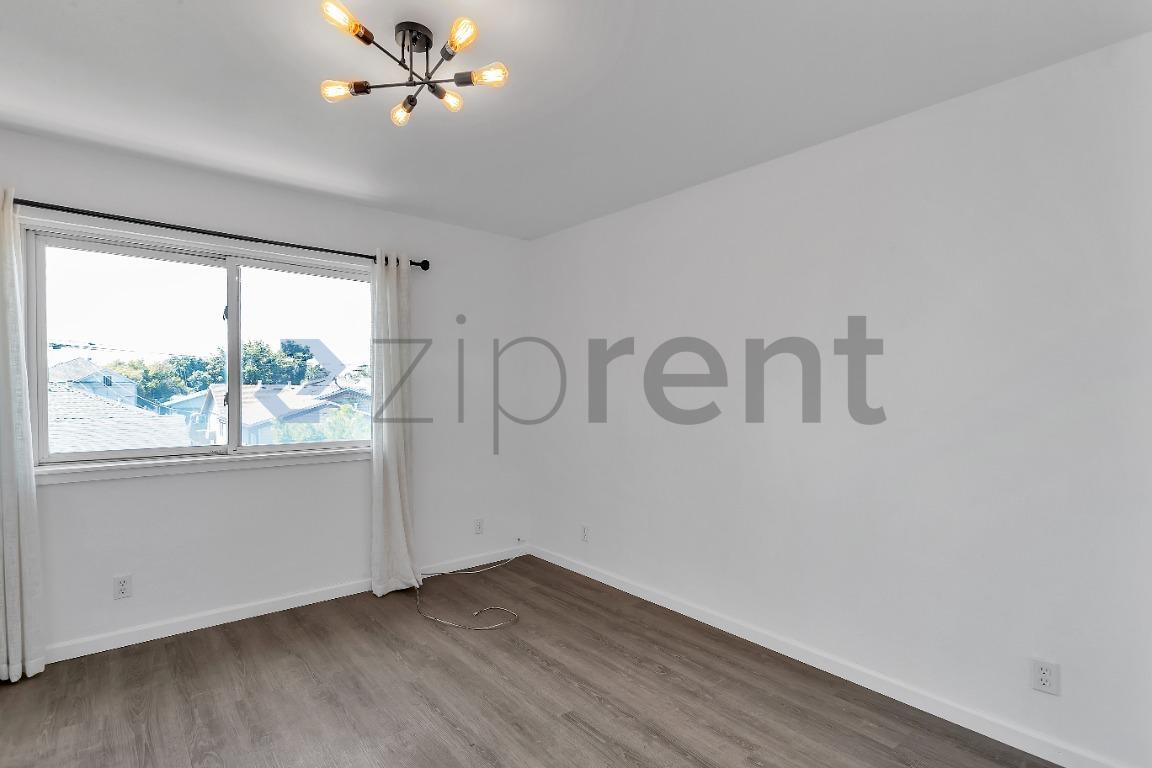 Building Photo - Unit
