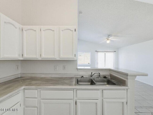 Building Photo - 11621 Gypsum Hills Cir