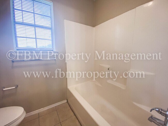 Building Photo - 1739-1741 Dynasty Cir