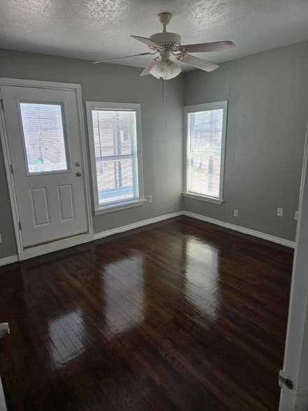 Building Photo - 409 Jackson St