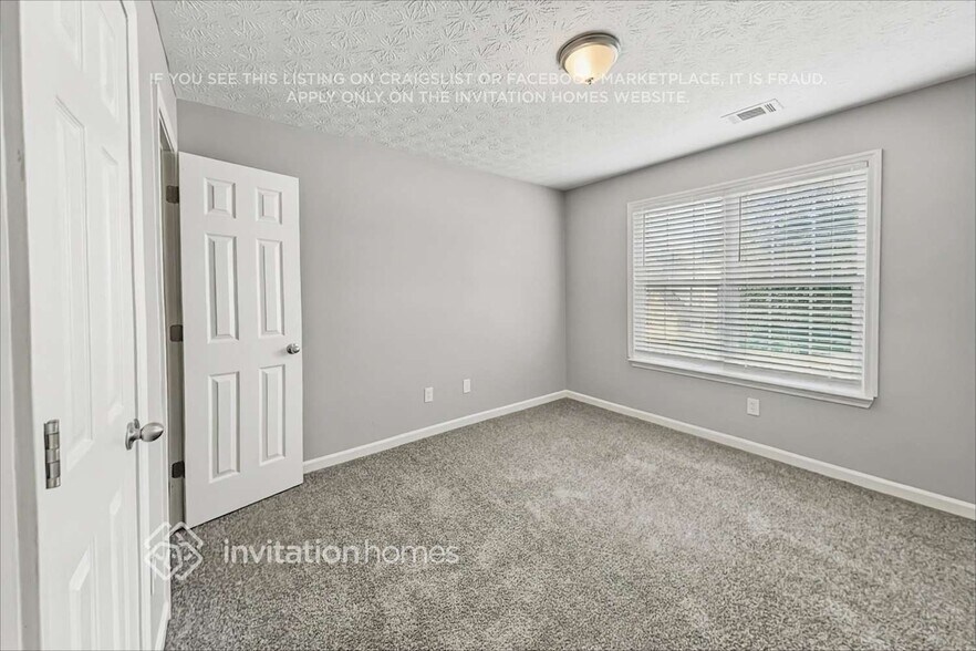 Building Photo - 90 Dairyland Dr
