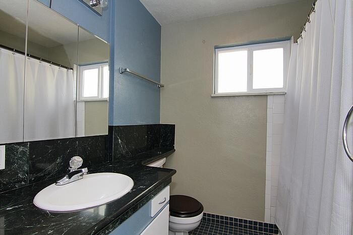 Building Photo - 955 Hillview Dr