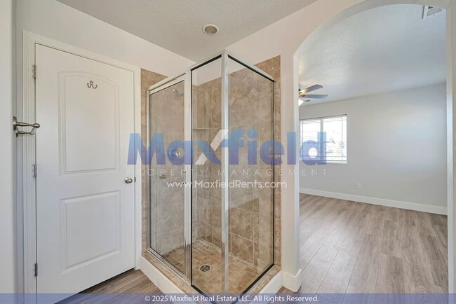 Building Photo - Golf Course Townhouse 3 BD 2.5 BA 2 GA w/ ...