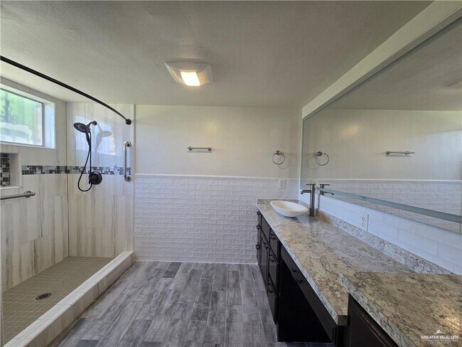 Building Photo - 33 Highland Park Ave