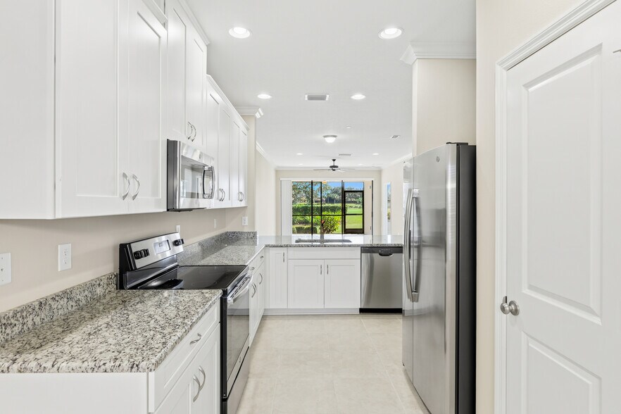 Building Photo - 12710 Sorrento Way