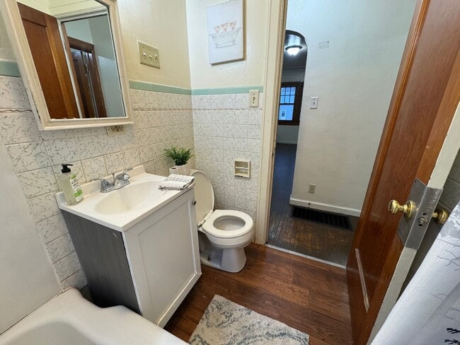 Building Photo - 3 bed, 1 bath home for rent in Waterloo