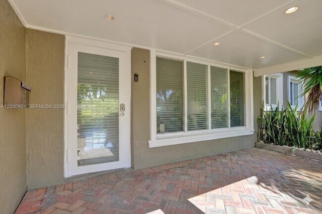 Building Photo - 417 NE 29th St