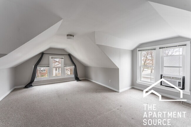 Building Photo - 1009 S Ridgeland Ave