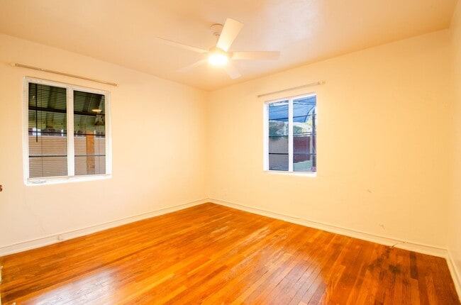 Building Photo - Iconic Sam Hughes Bungalow! Steps away from University of Arizona Main Campus!