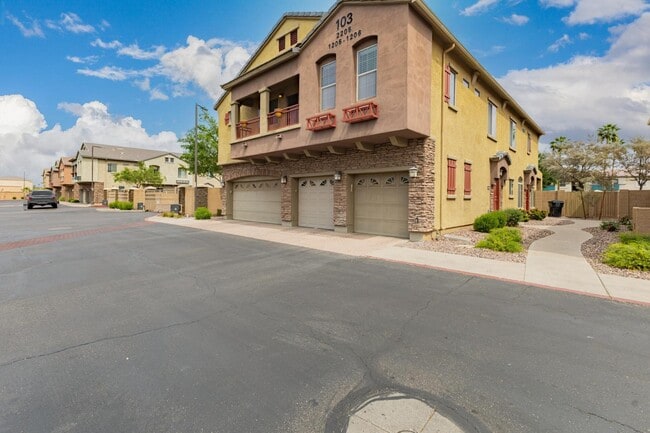 Building Photo - 1350 S Greenfield Rd