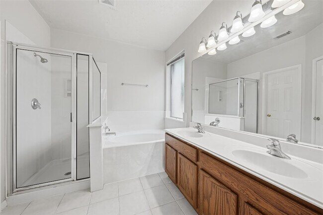 Building Photo - 18010 Timber Crossing Ln